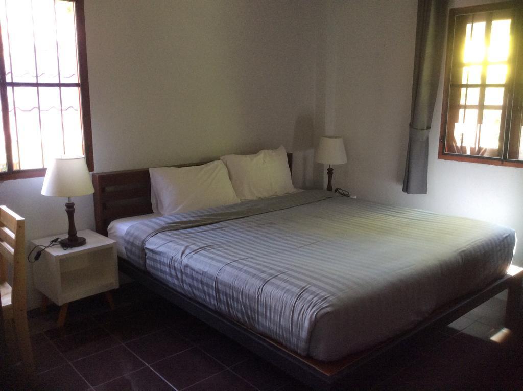 Hotel Baan Nai Suan Bophut Habitación foto